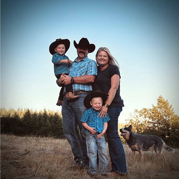 Meet your Posher, Annie - Picture 2 of 2